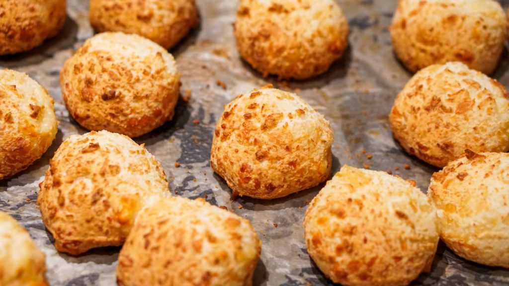 Brazilian Cheese Bread (Pão de Queijo)