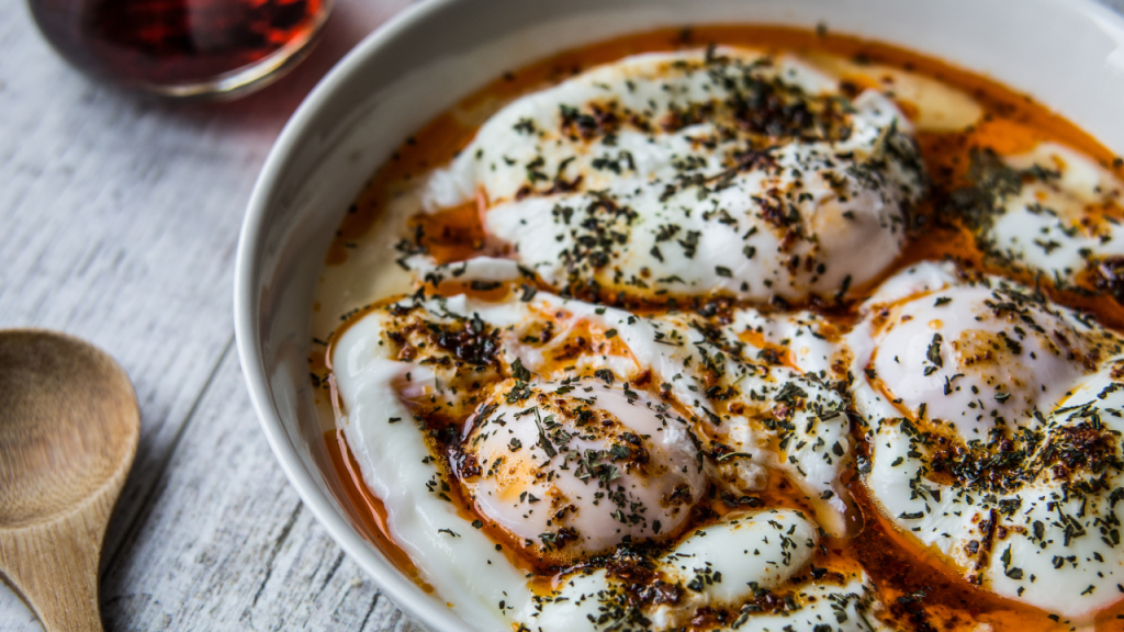 poached egg with spinach and yogurt